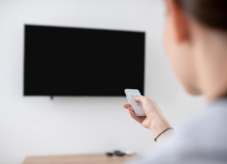 Почему телевизор перестал показывать: основные причины и способы решения