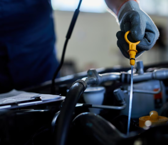 Замена масла в автомобиле: почему эта процедура так важна для двигателя