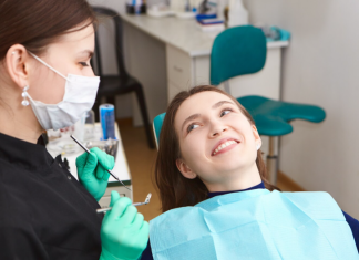 Профессиональная чистка зубов: почему она необходима для здоровья улыбки