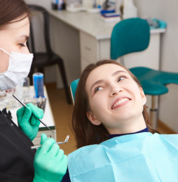 Профессиональная чистка зубов: почему она необходима для здоровья улыбки