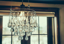 Люстра в интерьере: как выбрать идеальное освещение для дома