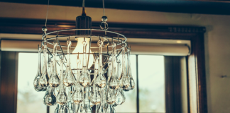 Люстра в интерьере: как выбрать идеальное освещение для дома