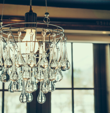 Люстра в интерьере: как выбрать идеальное освещение для дома